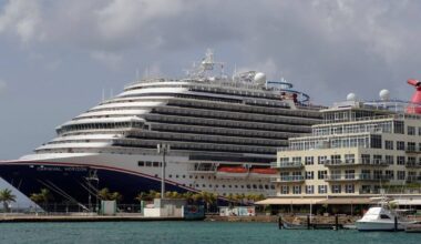 Jovem de 18 anos encontrada morta debaixo da cama durante cruzeiro em família, meio-irmão sob suspeita