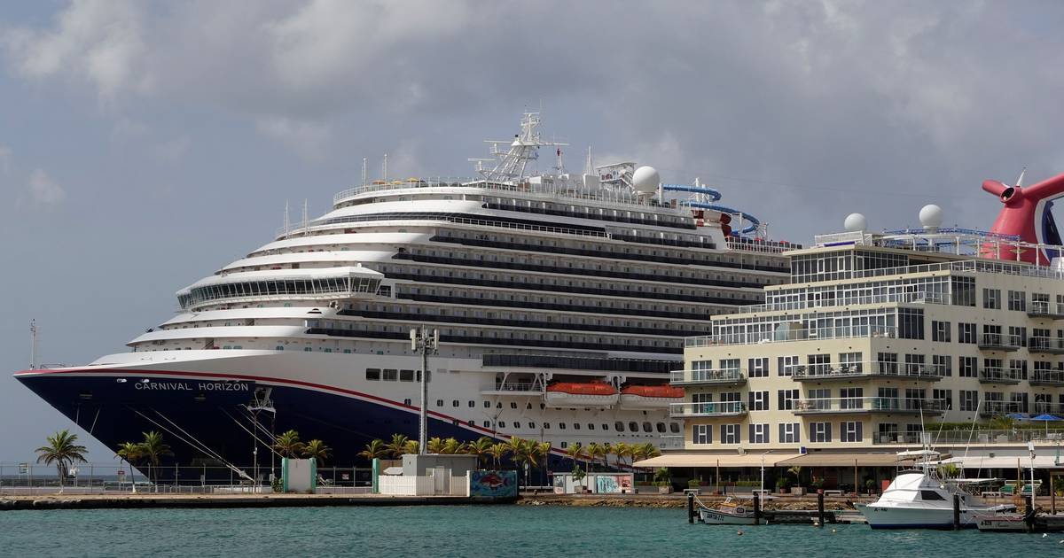 Jovem de 18 anos encontrada morta debaixo da cama durante cruzeiro em família, meio-irmão sob suspeita