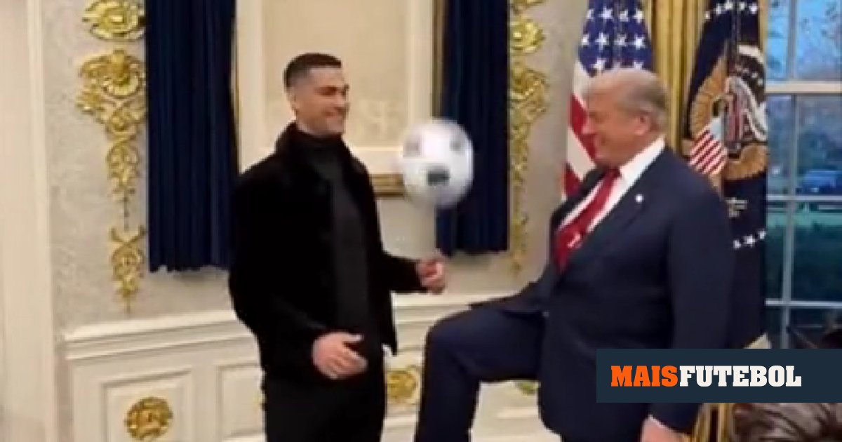 VÍDEO: Trump publica vídeo a «jogar futebol» com Ronaldo na Sala Oval
