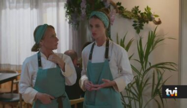 A Protegida: Mariana informa Laura que vão ter de vender a fábrica naquele dia - Novelas