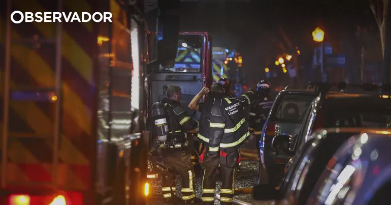 Incêndio em Mira-Sintra faz um morto e 25 feridos – Observador