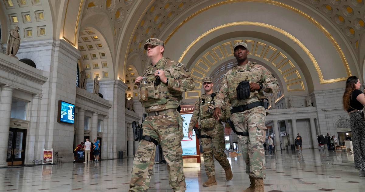 Juíza ordena fim do envio da Guarda Nacional para Washington