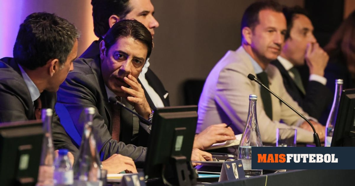 Reunião de Varandas, Rui Costa, Villas-Boas e Salvador com Proença já terminou