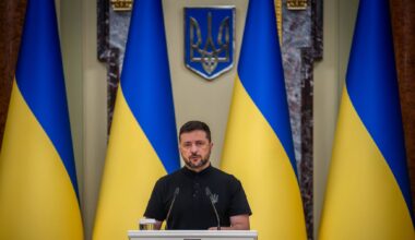 Plano de paz: Zelensky diz que Ucrânia enfrenta escolha de perder a dignidade ou o apoio dos Estados Unidos