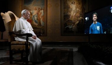 Papa aos jovens: construir pontes, não muros. A Igreja não tem partido político