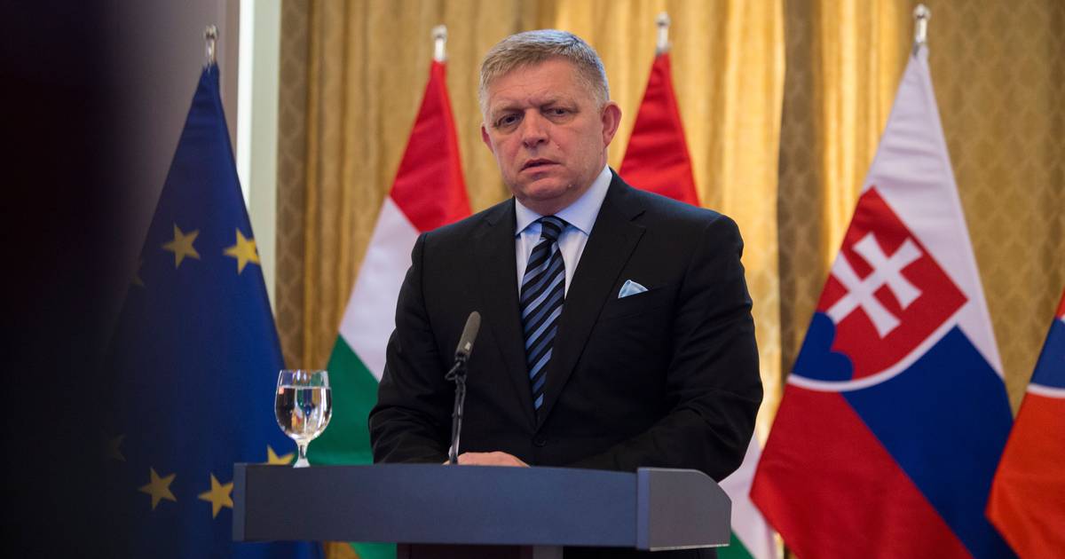 UE abre processo por infração contra Eslováquia por alterações constitucionais