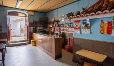 Nesta taberna à moda antiga no Alentejo, as cabeças de borrego são petisco obrigatório