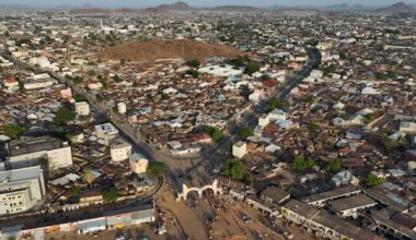 Mais de 300 alunos e 12 professores sequestrados em escola católica na Nigéria