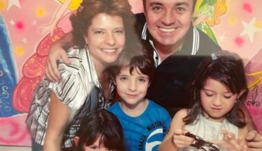 Filho de apresentador compartilha fotos raras ao lado do pai