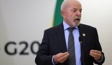 Vídeo: Lula diz que todo mundo sabe o que Bolsonaro fez - 23/11/2025 - Poder