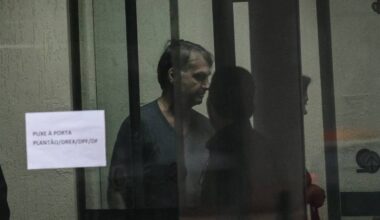 Fotos: Bolsonaro se despede de Michelle na PF - 23/11/2025 - Brasília Hoje