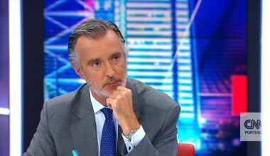 Sim à reforma laboral, não ao serviço militar obrigatório. Cotrim de Figueiredo defende regulação da imigração: "Se não houver alternativa de contratar pessoas por menos dinheiro, os salários vão subir"