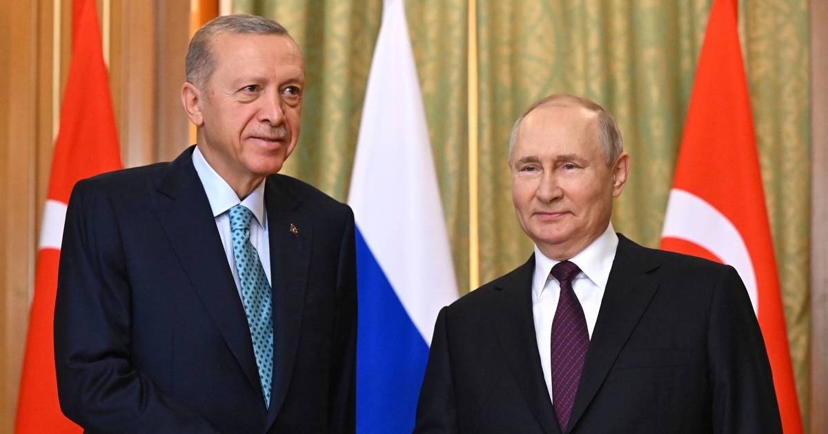 Presidente turco anuncia conversa com Putin para "abrir caminho para a paz" na Ucrânia