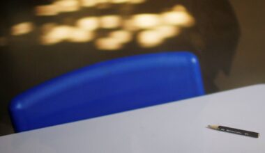 Mãe de criança com dedos decepados acusa professora de ter chamado "mentiroso" ao filho