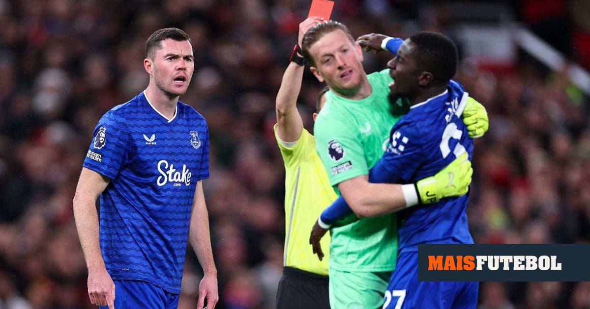 INCRÍVEL: médio do Everton expulso por quezília com colega de equipa