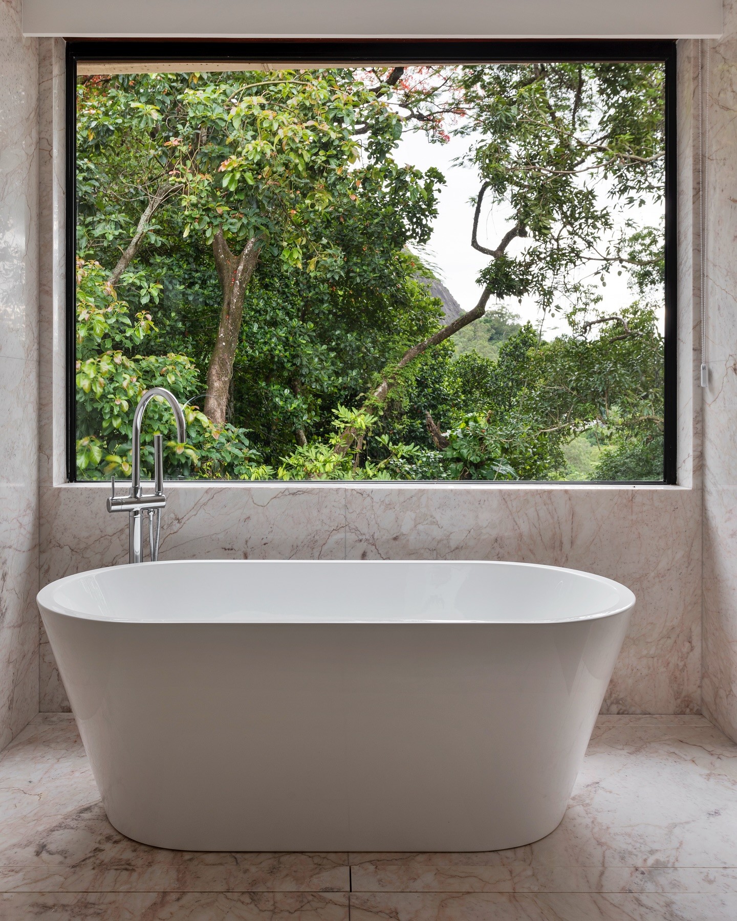 Interior da mansão de Anitta no Rio — Foto: MCA estúdio/Reprodução/Instagram