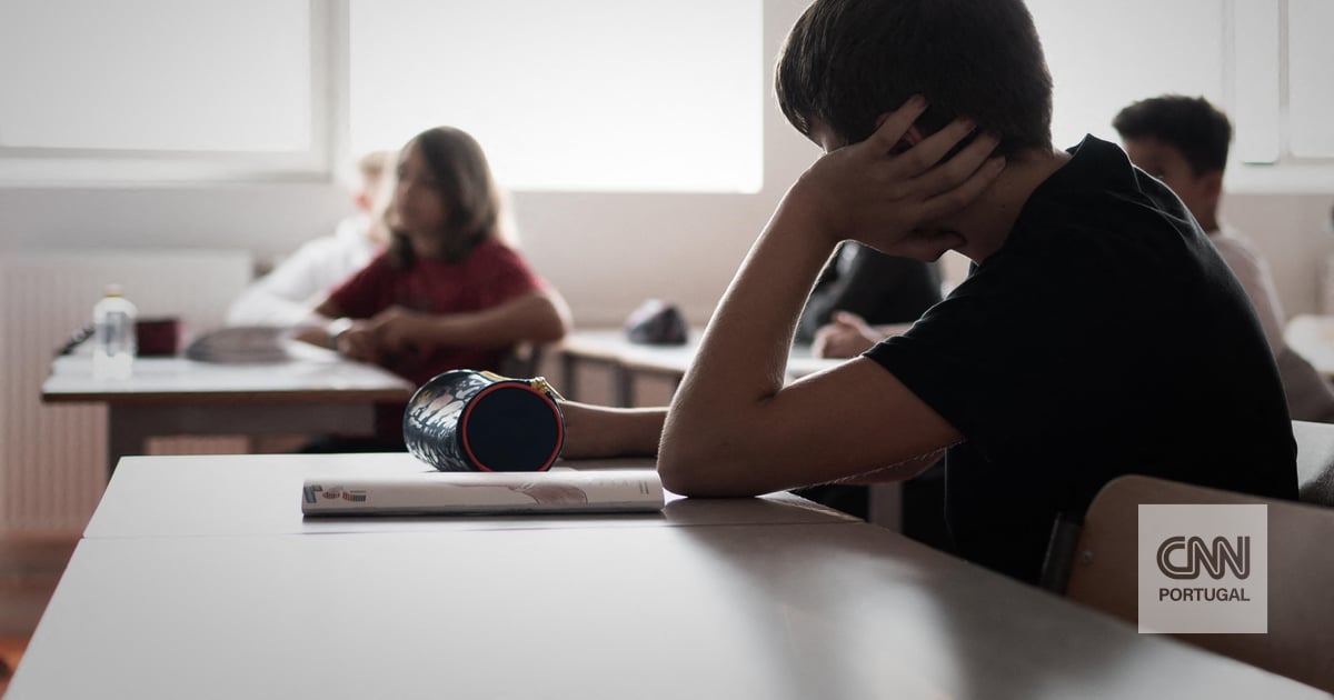 Aluna corta-se em vidro partido durante troca de agressões na escola 