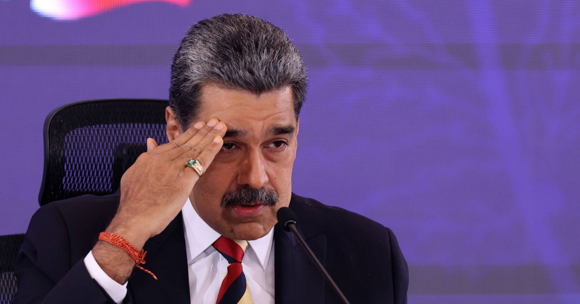 Oposição venezuelana exige “demissão imediata e afastamento do poder” de Maduro