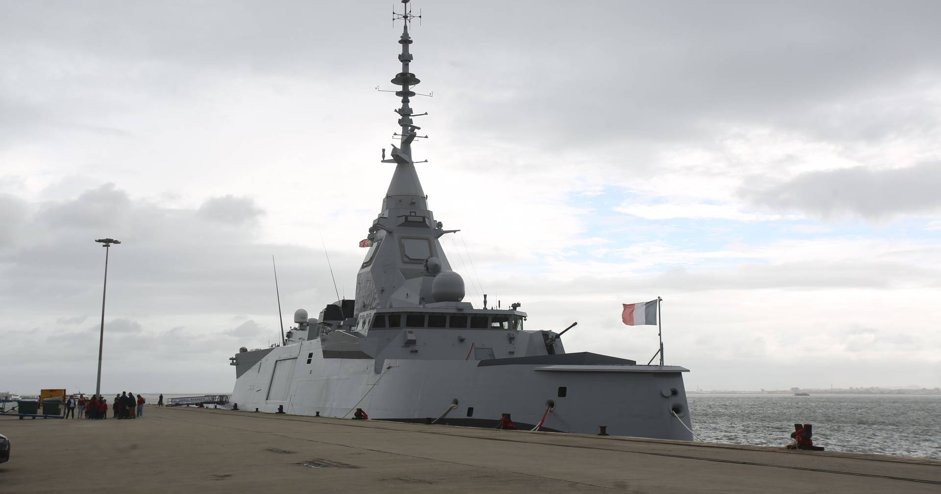 Naval Group francês propõe vender fragatas a Portugal para investir "dezenas de milhões" no Arsenal do Alfeite