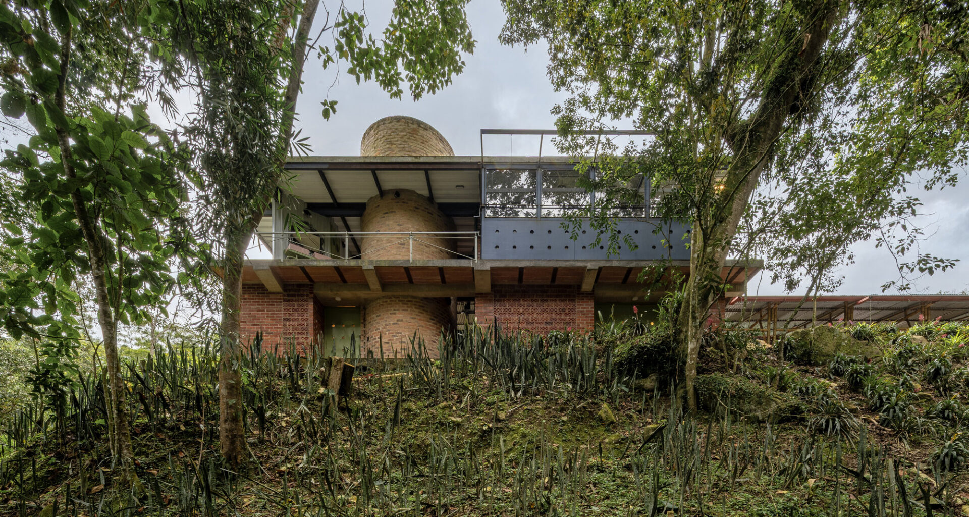Pavilhão de Eventos Nola / Yemail Arquitectura