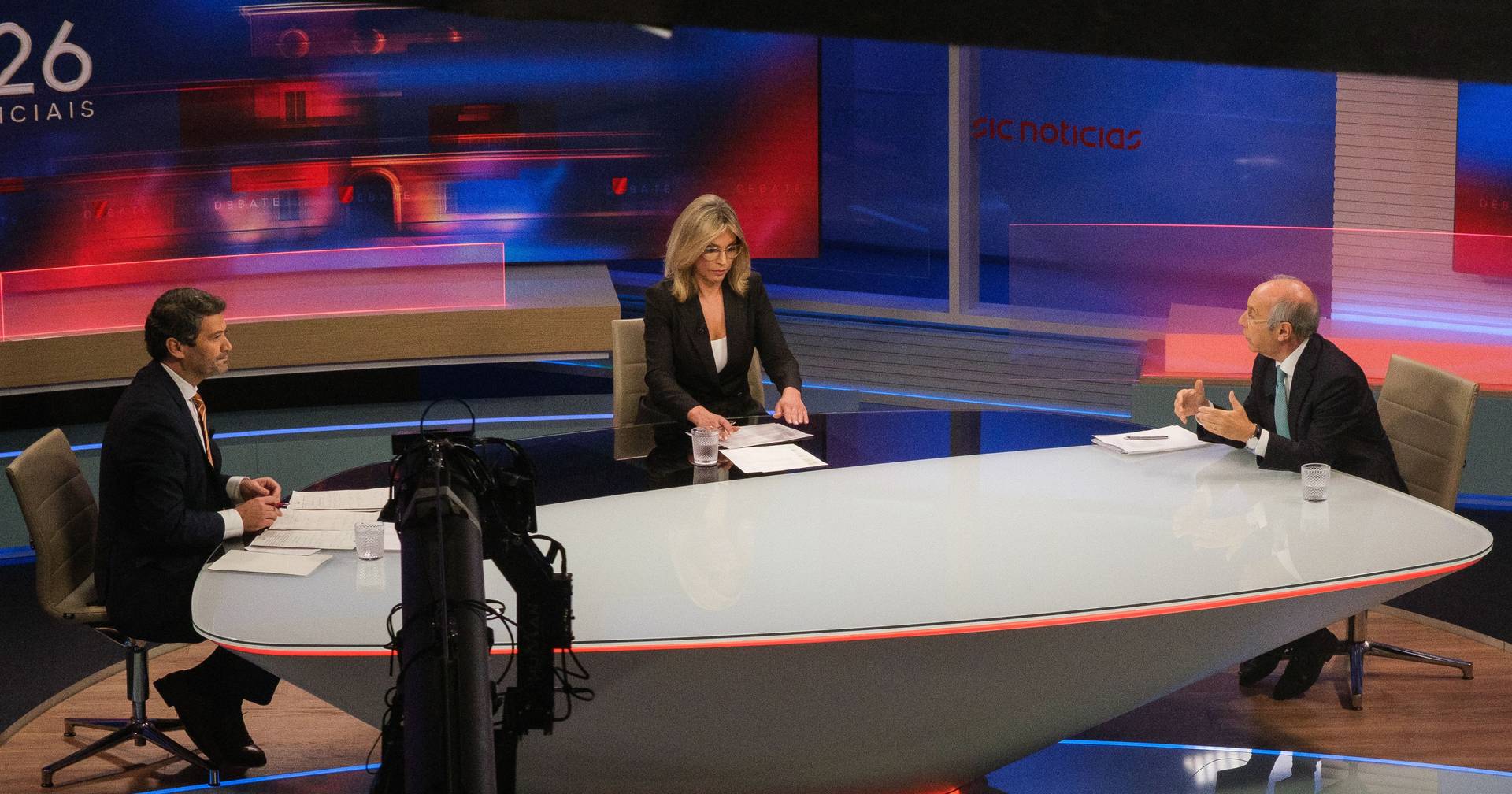 Um debate sobre corrupção entre Ventura, o "xerife" e "agitador-mor do Reino", e Mendes, a "marioneta do Governo"