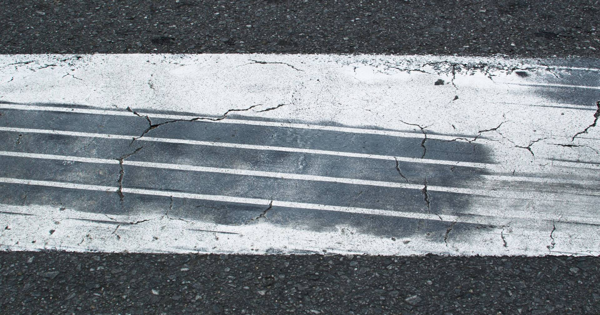 Colisão entre dois camiões e autocarro no Porto faz um ferido grave e seis ligeiros