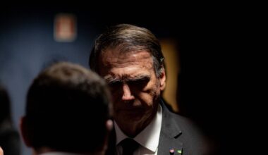 Supremo do Brasil ordena início da pena de 27 anos de prisão de Bolsonaro