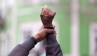 "Volte para o seu país": a xenofobia está a aumentar em Portugal, comunidade brasileira é a mais visada