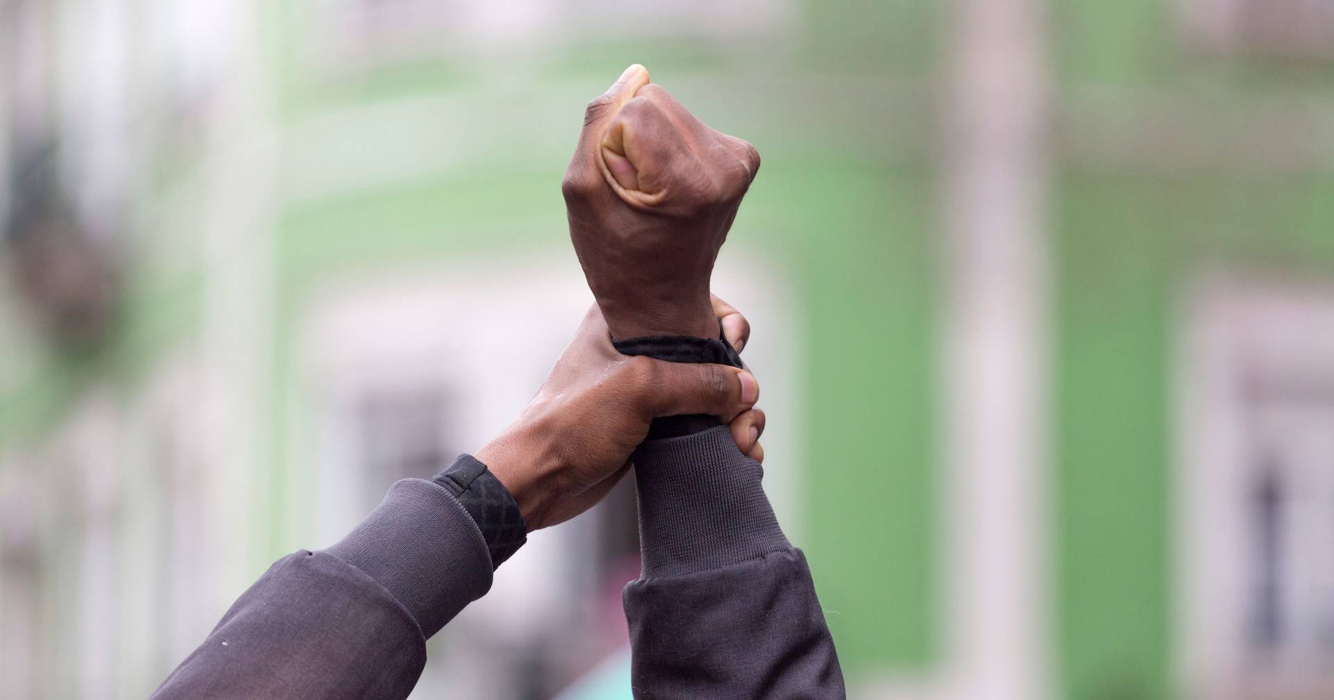 "Volte para o seu país": a xenofobia está a aumentar em Portugal, comunidade brasileira é a mais visada