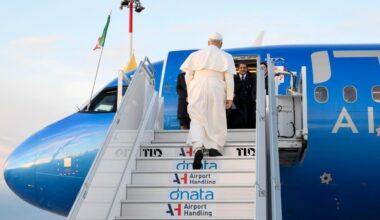 Papa Leão XIV inicia sua primeira viagem apostólica