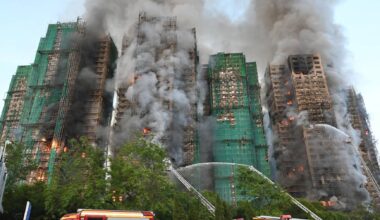 Incêndio que matou 55 pessoas em habitação pública leva Hong Kong a ponderar adiar eleições