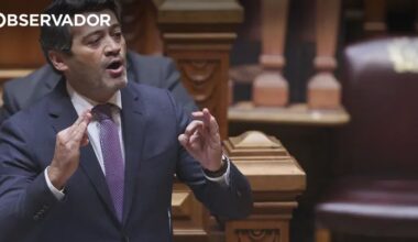 Adiado julgamento para decidir se Ventura retira cartazes – Observador