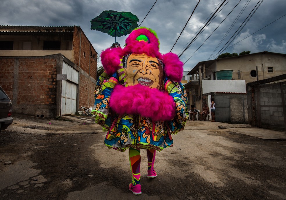 'Turma Bem Feito', registrada em Guaratiba, em 2017, por Andre Arruda. Parte da mostra sobre bate-bolas no Centro Carioca de Fotografia — Foto: Divulgação/Andre Arruda