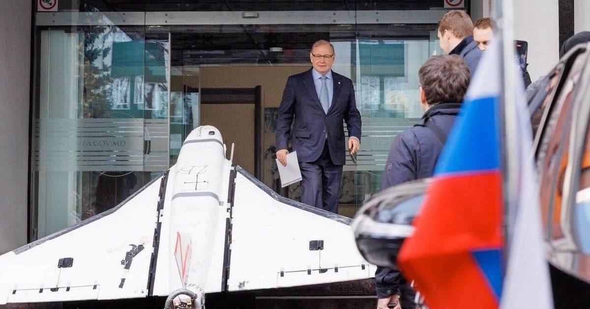 Embaixador russo na Moldávia confrontado por drone à saída do ministério