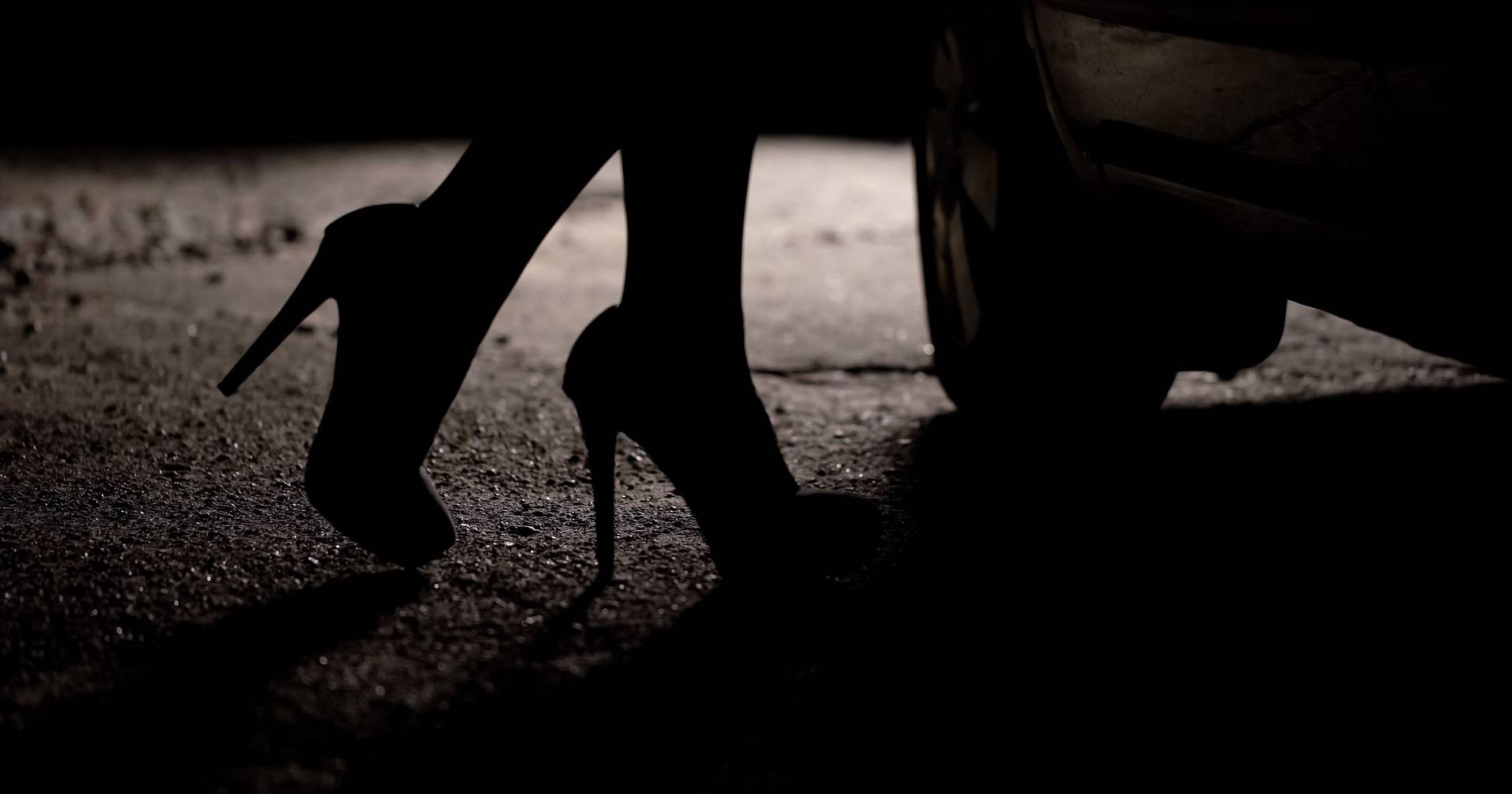 Câmara da Lousada impede acesso de prostitutas às matas com blocos de betão