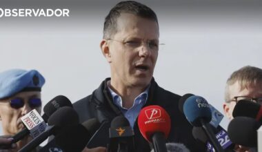 Ministro da Defesa admite erro no currículo e demite-se – Observador