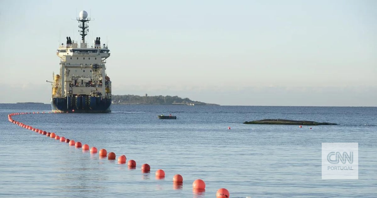 "Podem ser ativados anos depois". Marinha alerta para explosivos sonoros nos cabos submarinos - e testa drones para os travar