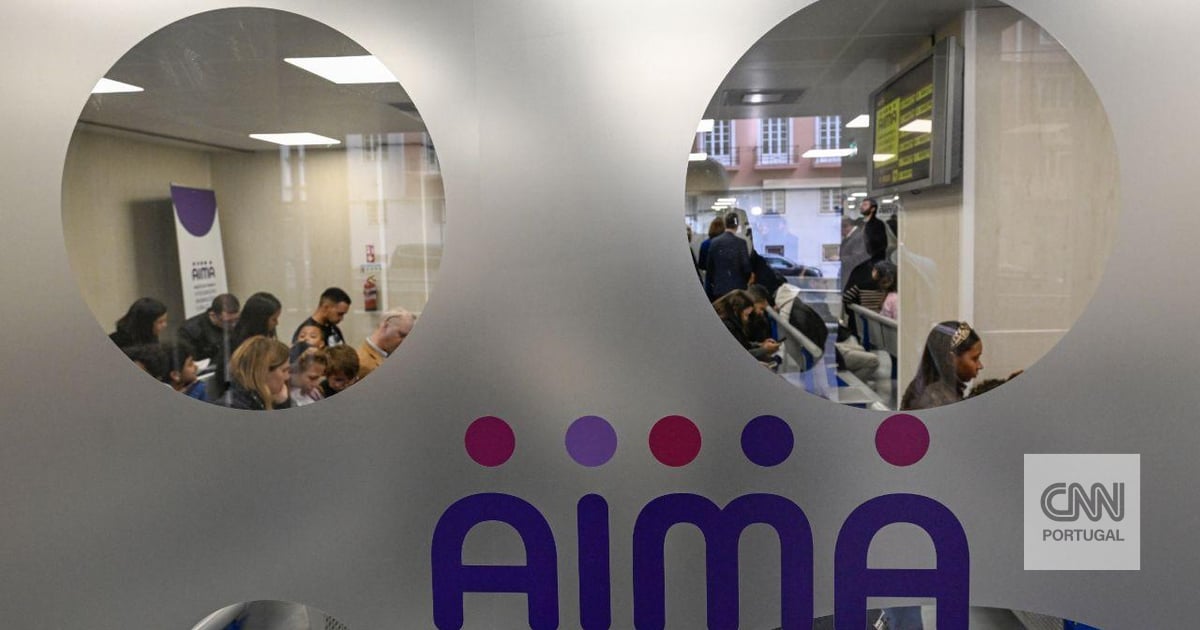 Cancelamentos da AIMA deixam estudante angolana de medicina "ilegal" e sem poder passar o Natal em casa