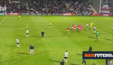 Mourinho entra em campo em festa e abraça os jogadores - Maisfutebol