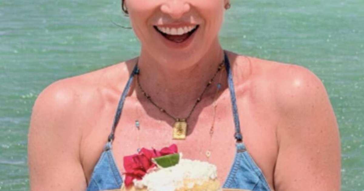 Angélica comemora aniversário em cenário paradisíaco