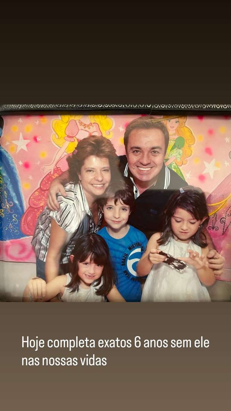 Filho de Gugu Liberato abre álbum raríssimo com o pai —