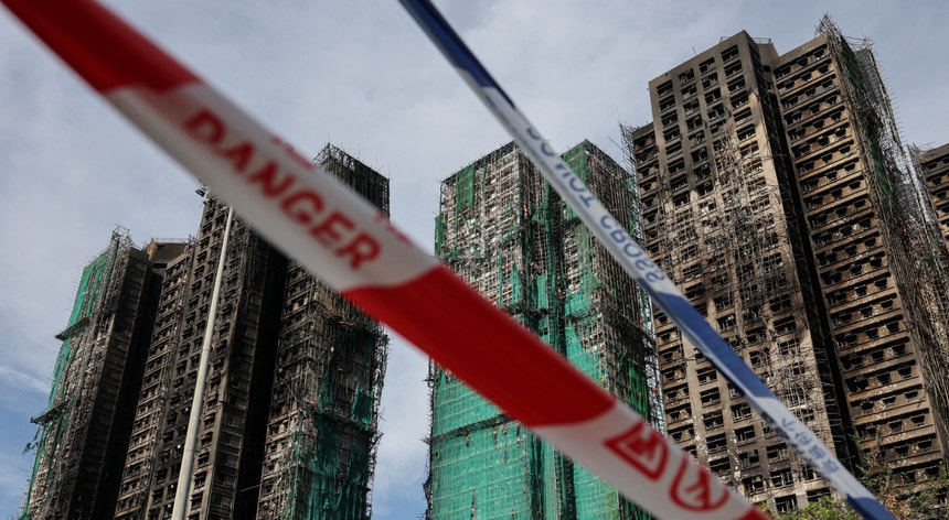 Tragédia em Hong Kong. Alerta para risco de incêndio surgiu há mais de um ano