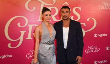 Xamã e Sophie Charlotte aproveitam dia de praia em clima de romance | Celebridades