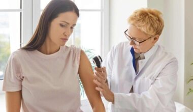 Sinais na pele podem indicar a necessidade de consultar um dermatologista (Imagem: Studio Romantic