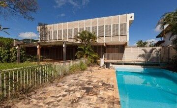 Foto de 2011 mostra a fachada do imóvel que já apresentava sinais de falta de cuidado -  (crédito: Joana França)