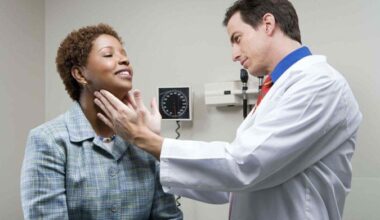 O caroço no pescoço pode aparecer após infecções (Imagem: XiXinXing