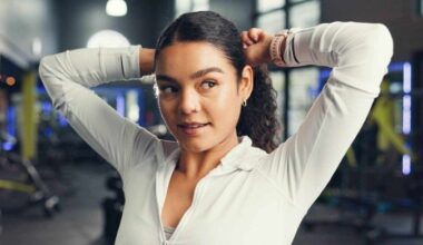 Adotar cuidados antes e após o treino ajuda a manter os cabelos saudáveis (Imagem: PeopleImages