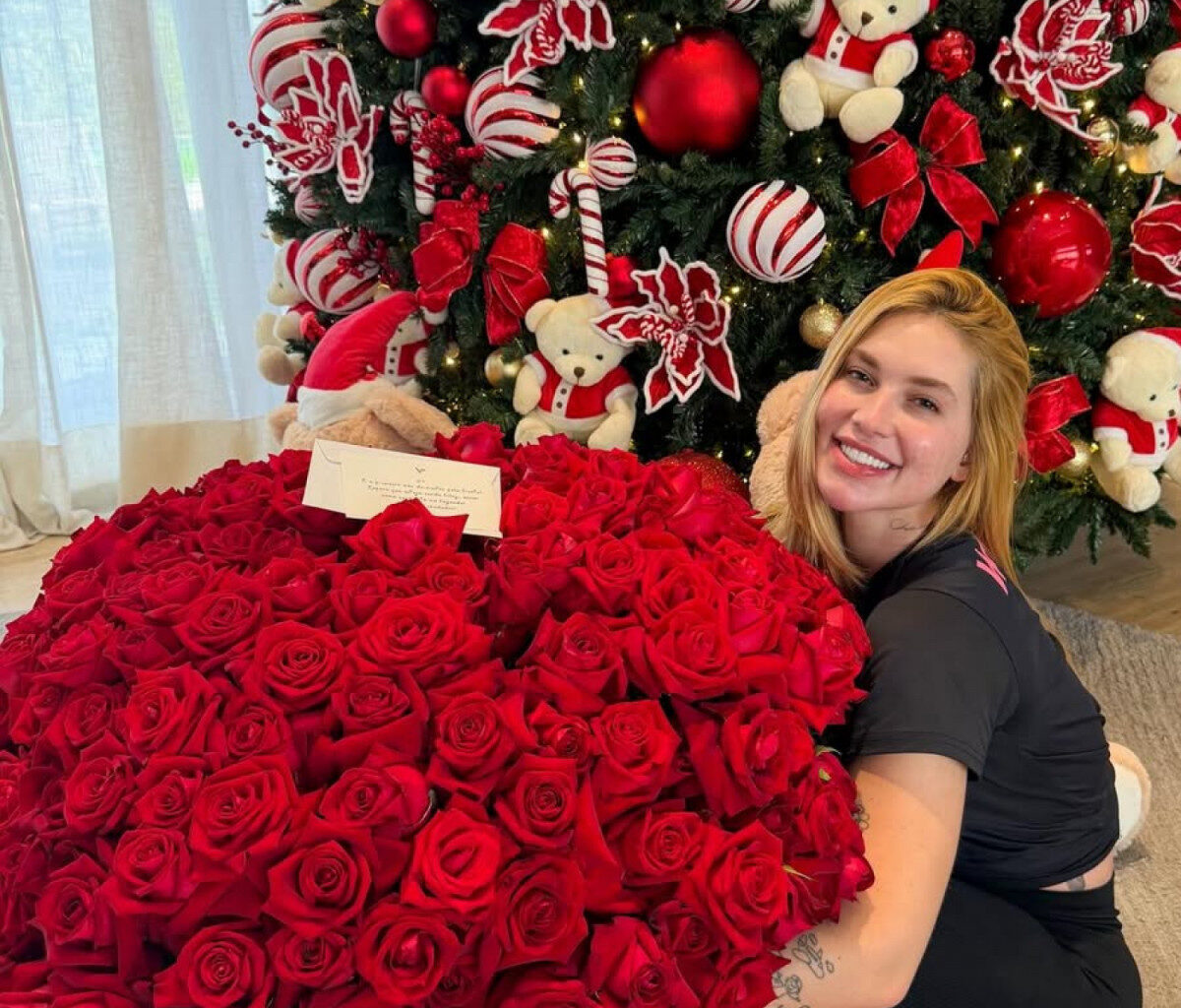 Virginia Fonseca ganha surpresa de Vini Jr. para celebrar 1º mês de namoro | Celebridades