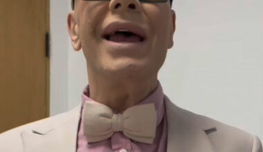 Vídeo! Felipeh Campos gera desconforto no 'Teleton' ao interromper Ronnie Von ao vivo | Celebridades