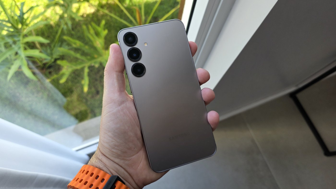 Samsung deve lançar série Galaxy S26 mais fina e leve que linha iPhone 17